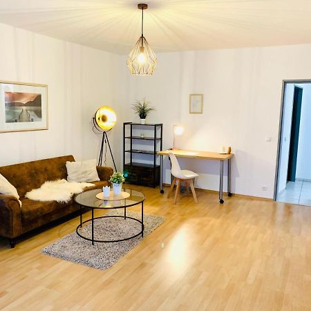 Schone, Gut Ausgestattete Wohnung Fur 1 Bis 4 Personen - Zentral Gelegen バート・エムス エクステリア 写真