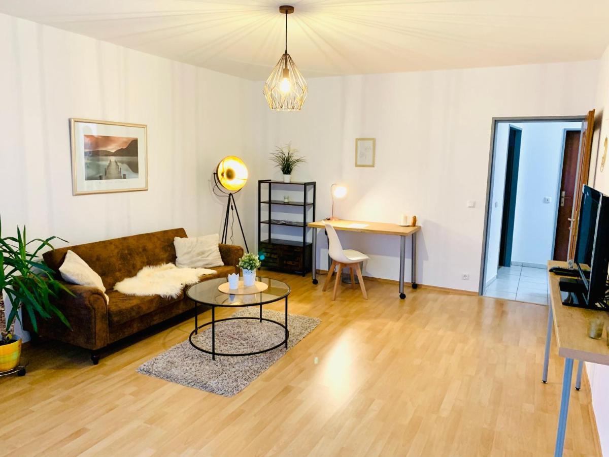 Schone, Gut Ausgestattete Wohnung Fur 1 Bis 4 Personen - Zentral Gelegen バート・エムス エクステリア 写真