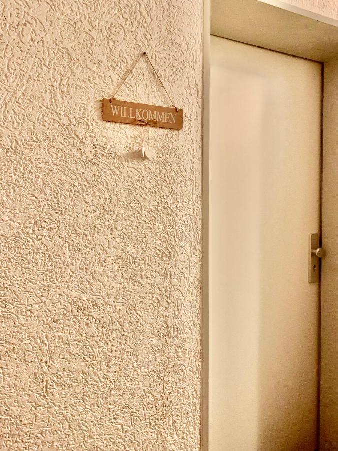 Schone, Gut Ausgestattete Wohnung Fur 1 Bis 4 Personen - Zentral Gelegen バート・エムス エクステリア 写真