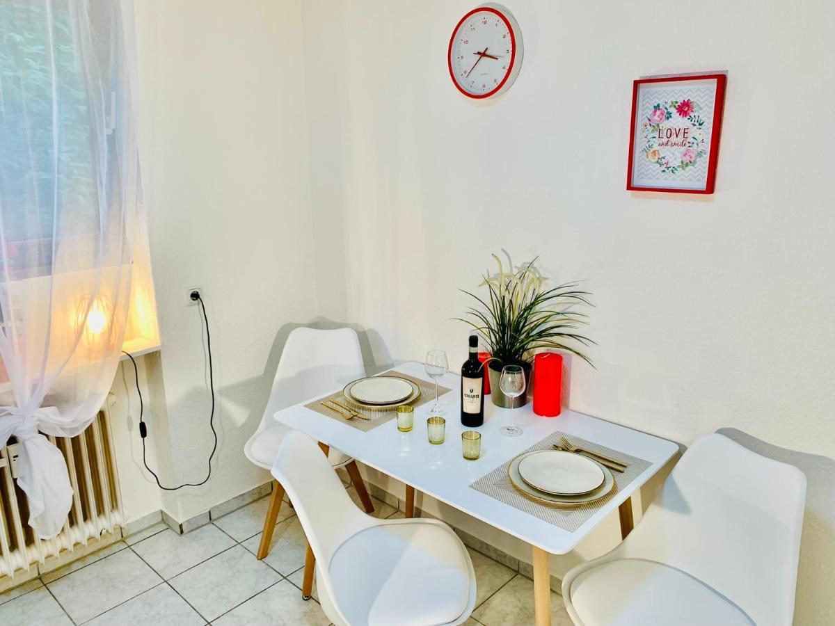 Schone, Gut Ausgestattete Wohnung Fur 1 Bis 4 Personen - Zentral Gelegen バート・エムス エクステリア 写真
